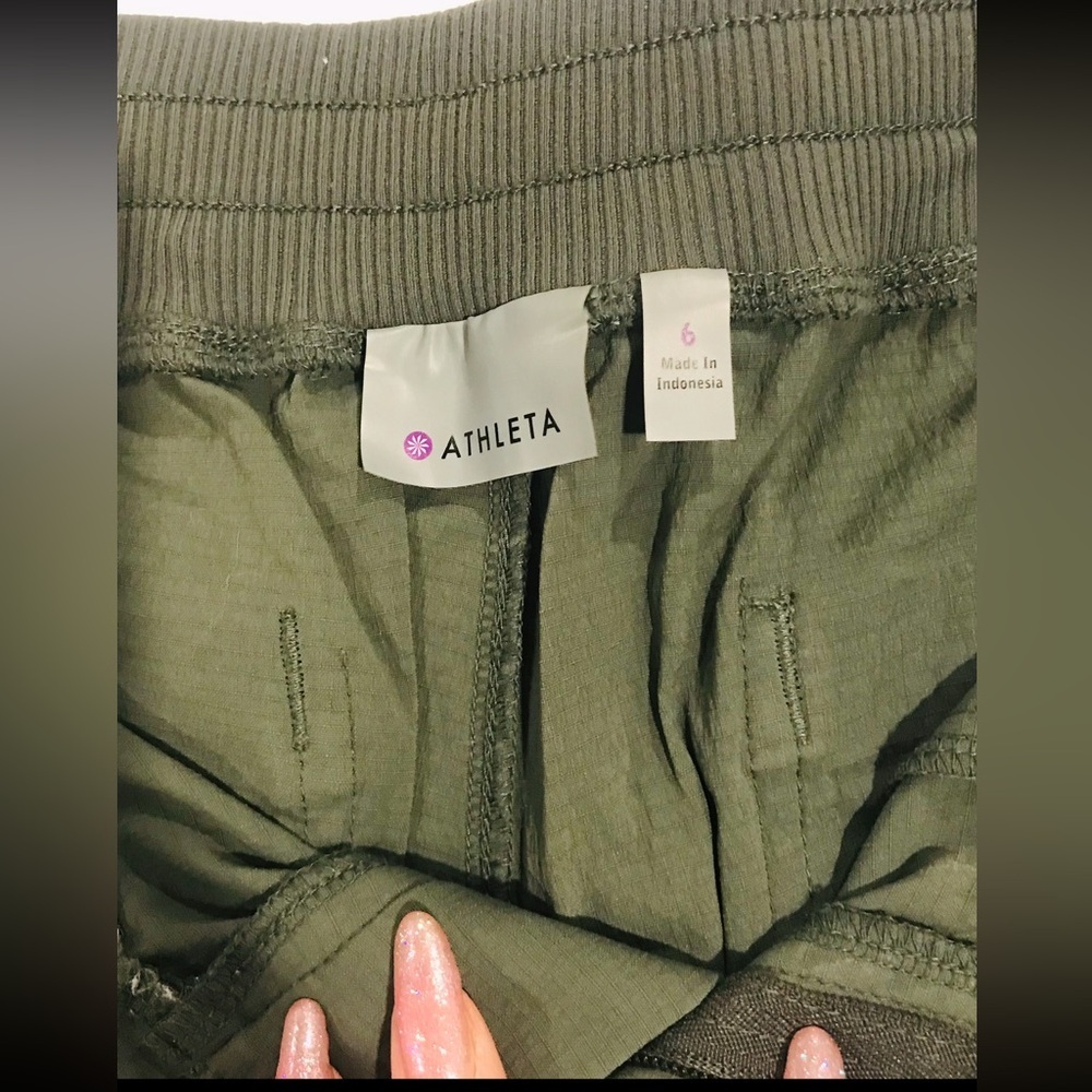 ATHLETA TREKKIE JOGGER PANTS OLIVE GREEN RELAXED FIT ELASTIC CUFFS like new - Picture 4 of 10
